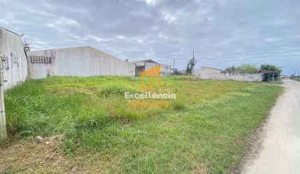 Terreno de esquina a venda em Praia de Leste