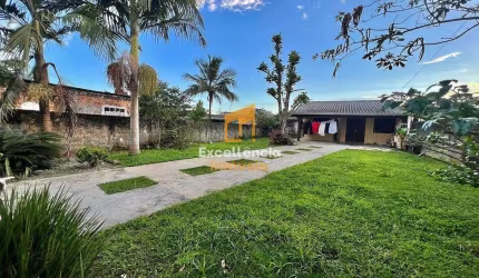 Casa 3  dormitórios perto do mar em Gaivotas
