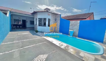 Casa com piscina a 300 metros do mar