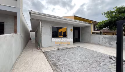Casa a venda de perto do mar com piscina