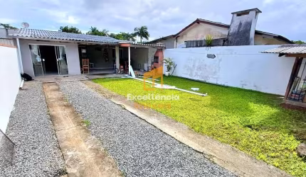 Casa com espaço de terreno em Guaratuba
