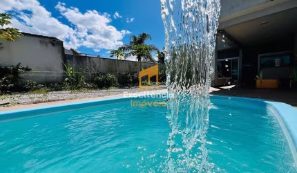 Casa 2 quartos com piscina perto do mar