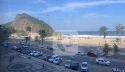 Apartamento de frente para o mar com vista maravilhosa para a praia do Leme.