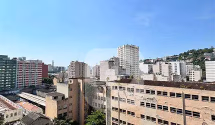 Excelente apto, Lapa, sol da manhã, vista livre,  2qts, cozinha planejada, repleto de armários!