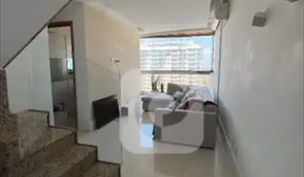 Cobertura 2 quartos, sendo 1 suíte
