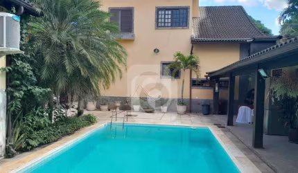 Casa 4 quartos, sendo 2 suítes