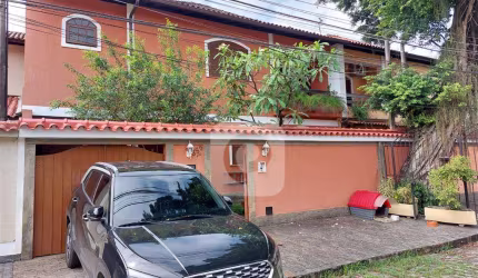 Excelente casa duplex na Freguesia com 198 m² parcialmente mobiliada.  Entrar e morar.
