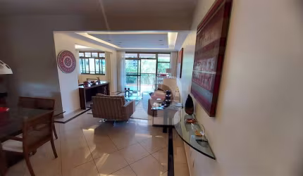 Apartamento, 3 quartos sendo 2 suítes, 2 vagas, 191m². Dependência completa, área de serviço.