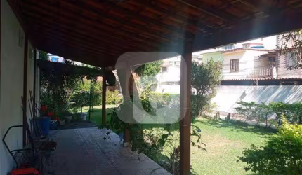 Casa 4 quartos, sendo 2 suítes
