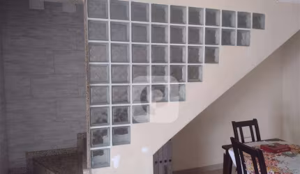 VENDO CASA COM 04 QUARTOS E PISCINA, EXCELENTE OPORTUNIDADE.
