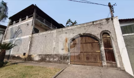 Casa para venda na Taquara com 3 suítes e amplo terreno