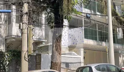 Studio em rua tranquila e arborizada no Humaitá !!!!