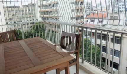 Lindo apartamento na Tijuca todo reformado próximo ao metrô com duas vagas na garagem.