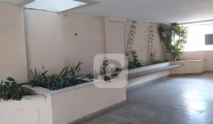 Excelente apartamento reformado com varandão