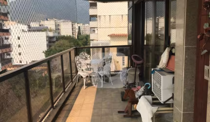 Lindo apartamento de 3 quartos, na Rua Amaral, com varanda,com dependência completa e 2 vagas