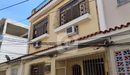 CASA  DE VILA RUA JOSÉ BONIFACIO