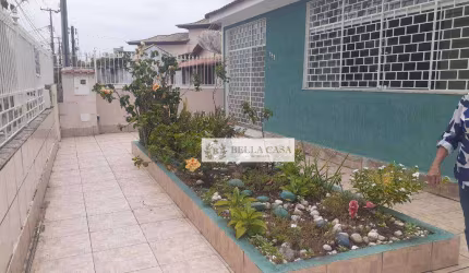 Casa com 4 dormitórios à venda, 450 m² por R$ 700.000,00 - Centro - Araruama/RJ