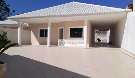 Casa com 4 dormitórios à venda, 300 m² por R$ 890.000 - Vila Capri - Araruama/RJ