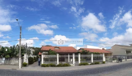 Casa com 3 dormitórios para alugar, 300 m² por R$ 7.000,00/mês - Parque Hotel - Araruama/RJ
