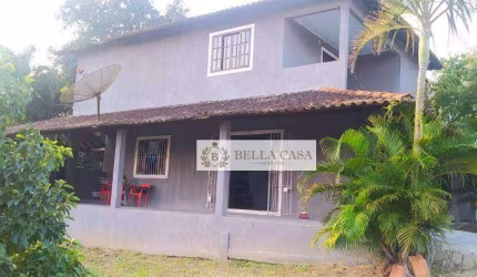 Casa com 2 dormitórios à venda, 186 m² por R$ 220.000,00 - Banqueiros - Araruama/RJ