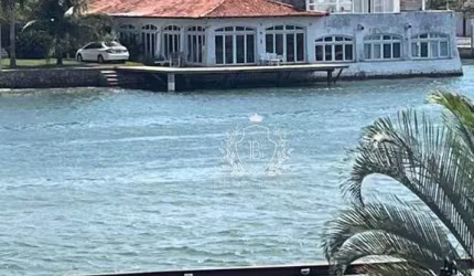 MARAVILHOSA CASA - ALTO PADRÃO, - CANAL NAVEGÁVEL - 7 QUARTOS - OGIVA - CABO FRIO