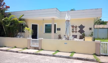 Casa com 3 dormitórios à venda, 81 m² por R$ 390.000,00 - Praça da Bandeira - Araruama/RJ
