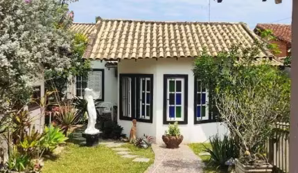 Casa com 3 dormitórios à venda, 270 m² por R$ 450.000,00 - Areal - Araruama/RJ