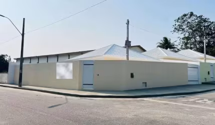 Casa com 3 dormitórios à venda, 80 m² por R$ 649.000 - Centro - Araruama/RJ