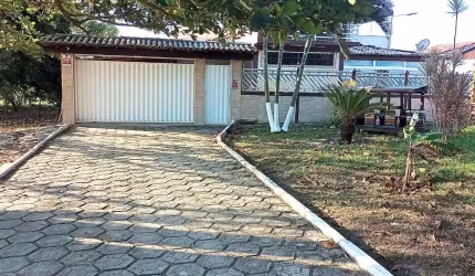Casa com 3 dormitórios à venda, 500 m² por R$ 1.500.000,00 - Clube dos Engenheiros - Araruama/RJ