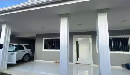Casa com 3 dormitórios à venda, 220 m² por R$ 800.000,00 - Vila Capri - Araruama/RJ