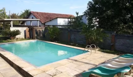Casa com 4 dormitórios à venda, 220 m² por R$ 250.000,00 - Jardim Califórnia - Araruama/RJ