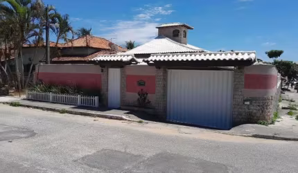 Casa com 3 dormitórios à venda, 280 m² por R$ 780.000 - Vila Capri - Araruama/RJ
