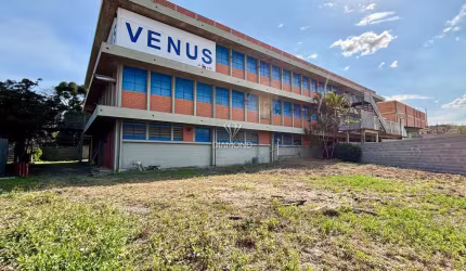 Barracão / Galpão / Depósito para alugar na R. Cel. Francisco de Paula Moura Britto, 96, Bacacheri, Curitiba, 2947 m2 por R$ 35.000