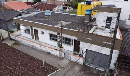 Excelente Casa no Centro proximo ao Mercado Angeloni
