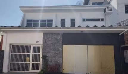 Casa de dois andares no Bairro São João