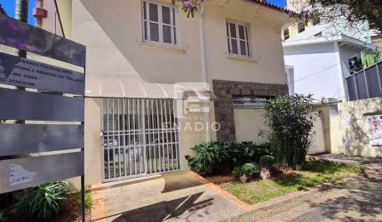 Casa comercial no centro de Pocos