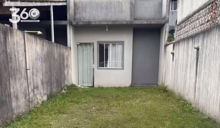 Casa espaçosa com quintal nos fundos