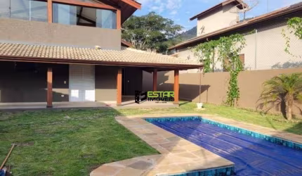 Casa em condomínio com 04 Suítes