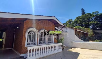 Excelente casa com 03 Quartos