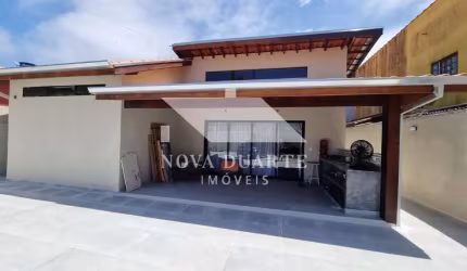 Casa Térrea Recém-Construída à Venda  300m da Praia do Capricórnio em Caraguatatuba