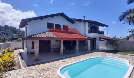 Sobrado à venda no Capricórnio II. Ótima localização