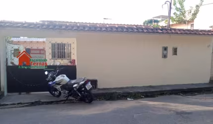 PETROPÓLIS, com 2 quartos, perto colégio Tiradentes