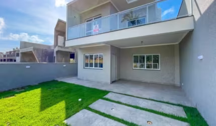 SOBRADO PRÓXIMO AO MAR , COM PISCINA