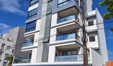 Magnifica cobertura localizada próximo a praia