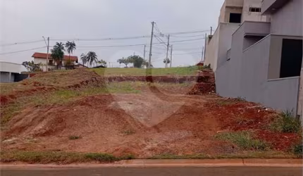 Terreno à venda em Residencial Tivoli - SP