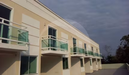 Sobrado à venda, 2 quartos, 1 vaga, Uvaranas - Ponta Grossa/PR