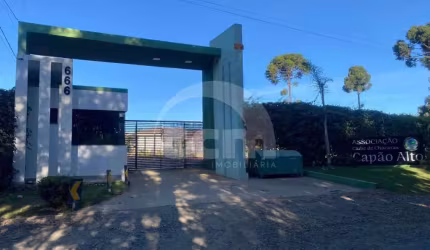 Terreno à venda no Clube de Chácaras Capão Alto.