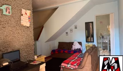 Casa com excelente localização no Jardim Cica