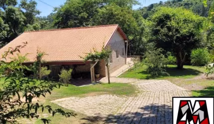 Linda chácara no bairro do Caxambu