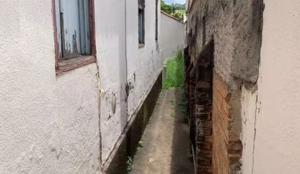 Casa antiga, ótima localização, casa necessita de reforma, demolição